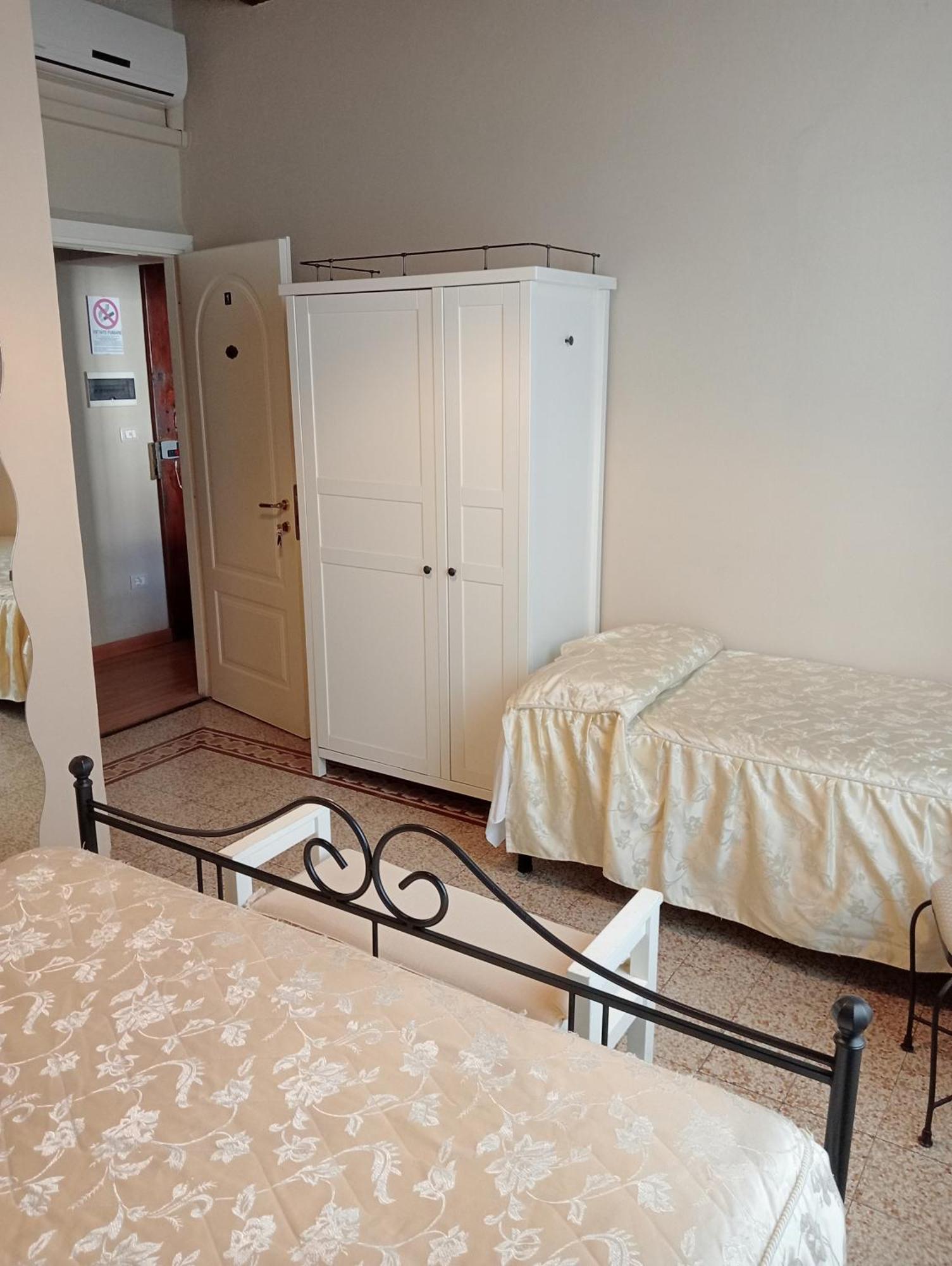Buonanotte Rooms Лука Екстериор снимка